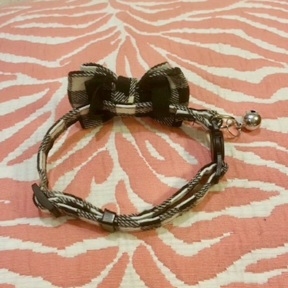 O6-NEW Black & White Buffalo Plaid Bowtie Breakaway Cat/Dog Collar with Bell - Picture 2 of 7